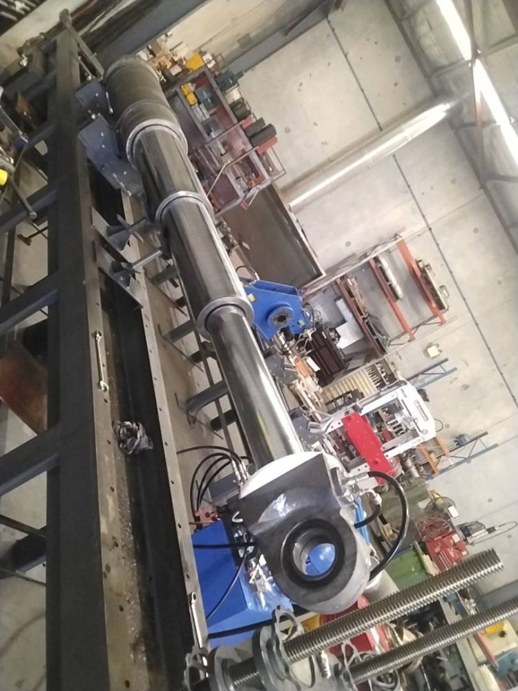 Large hydraulic cylinder mounted in the Matchtec test bay