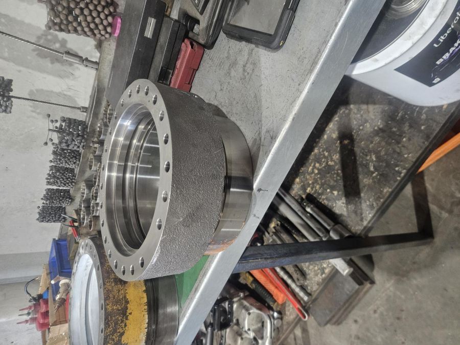 Precision machined hydraulic component